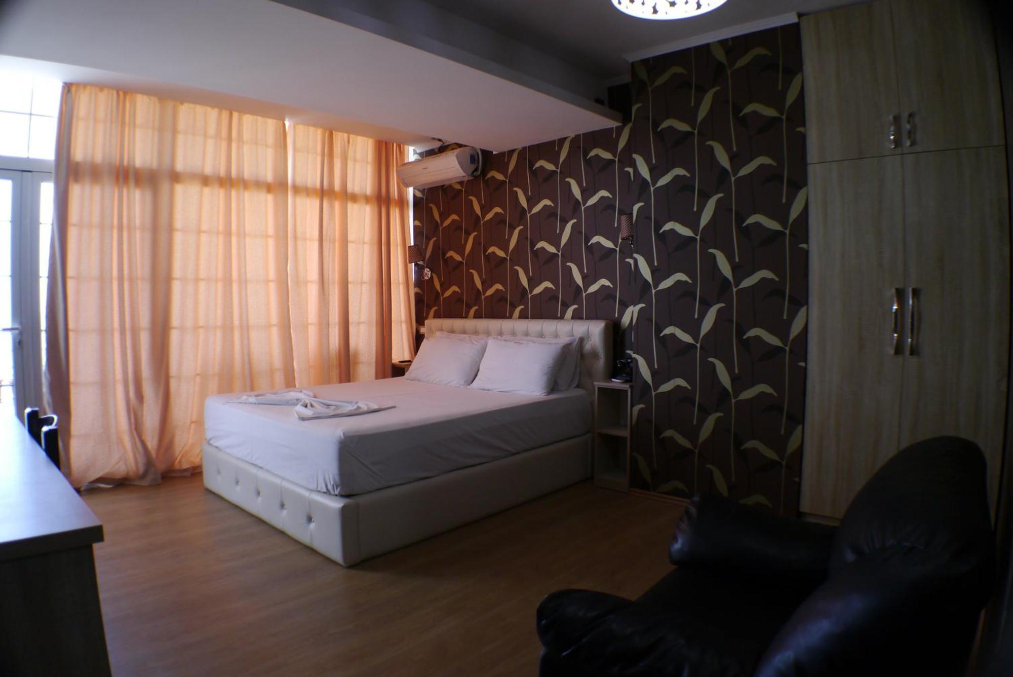 Espana Aparthotel Shkallnur ภายนอก รูปภาพ