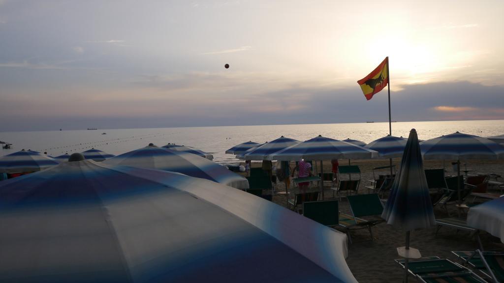 Espana Aparthotel Shkallnur ภายนอก รูปภาพ