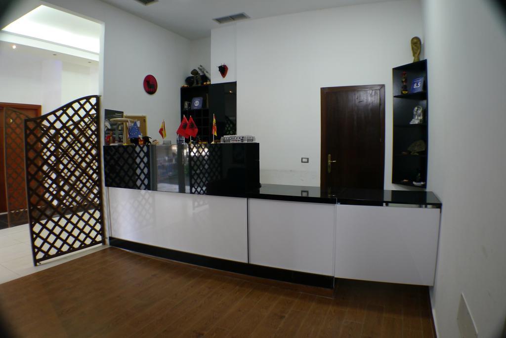 Espana Aparthotel Shkallnur ภายนอก รูปภาพ